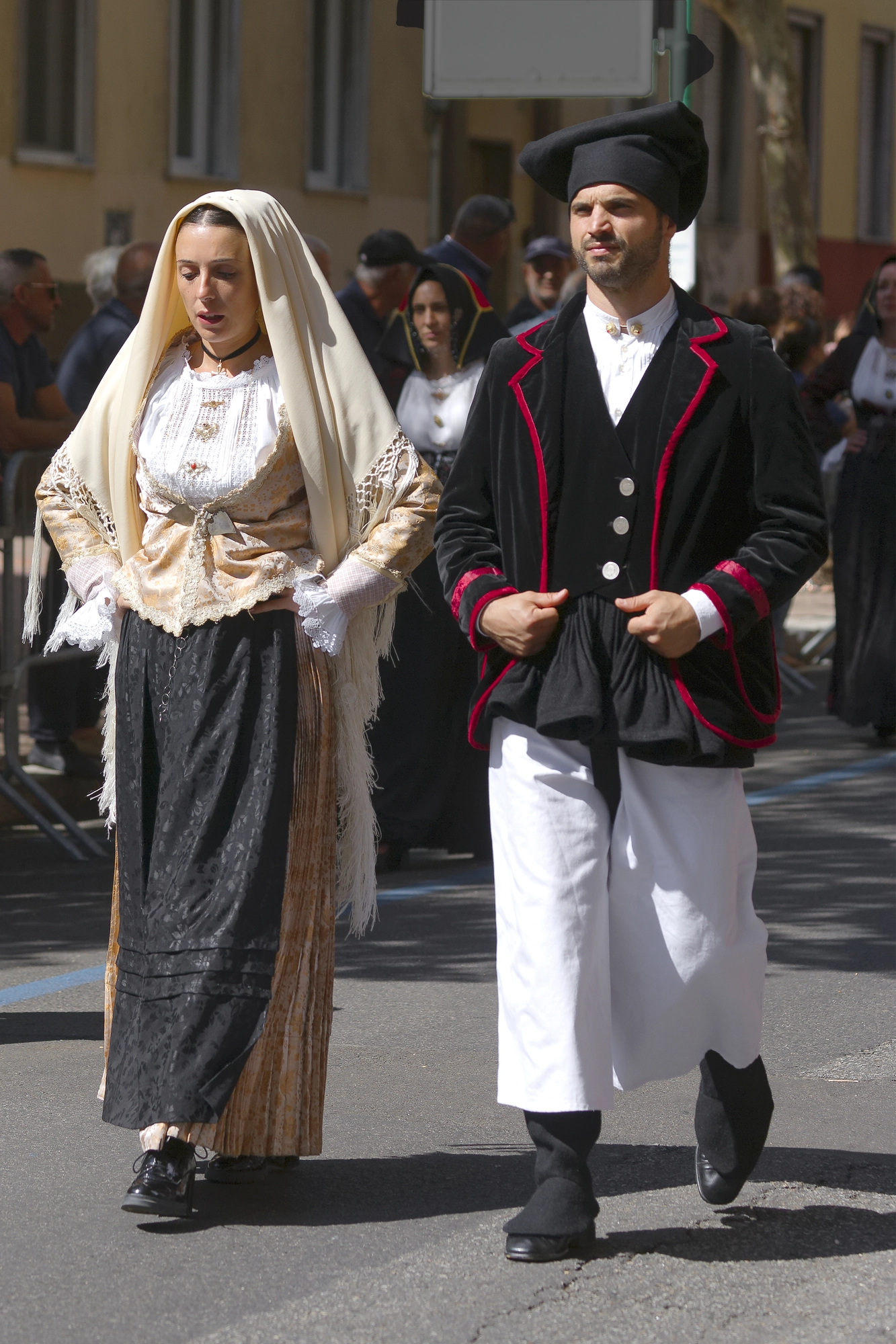 Details of the costume and dress of Gairo - couple in traditional dress at the Redentore procession